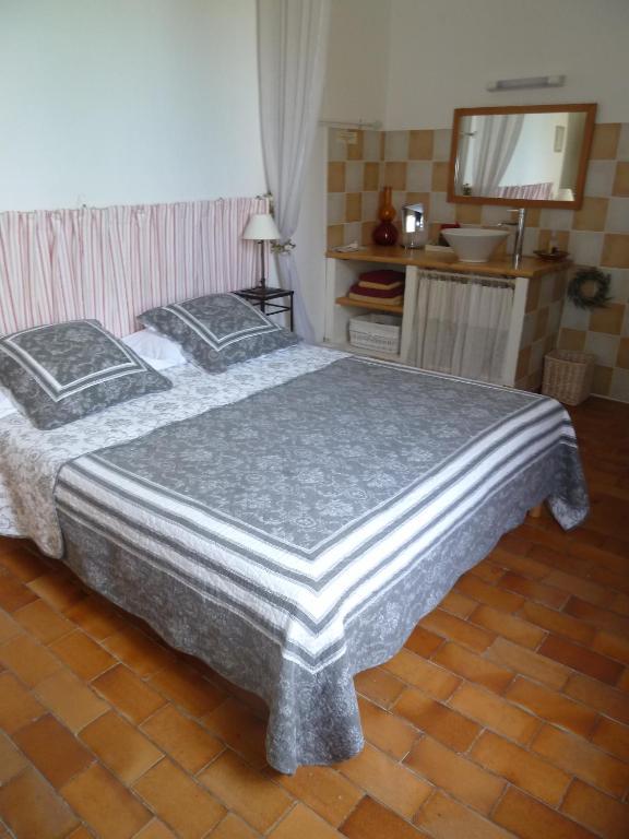 Mas De Valiguiere Hotel Saze  Quarto foto
