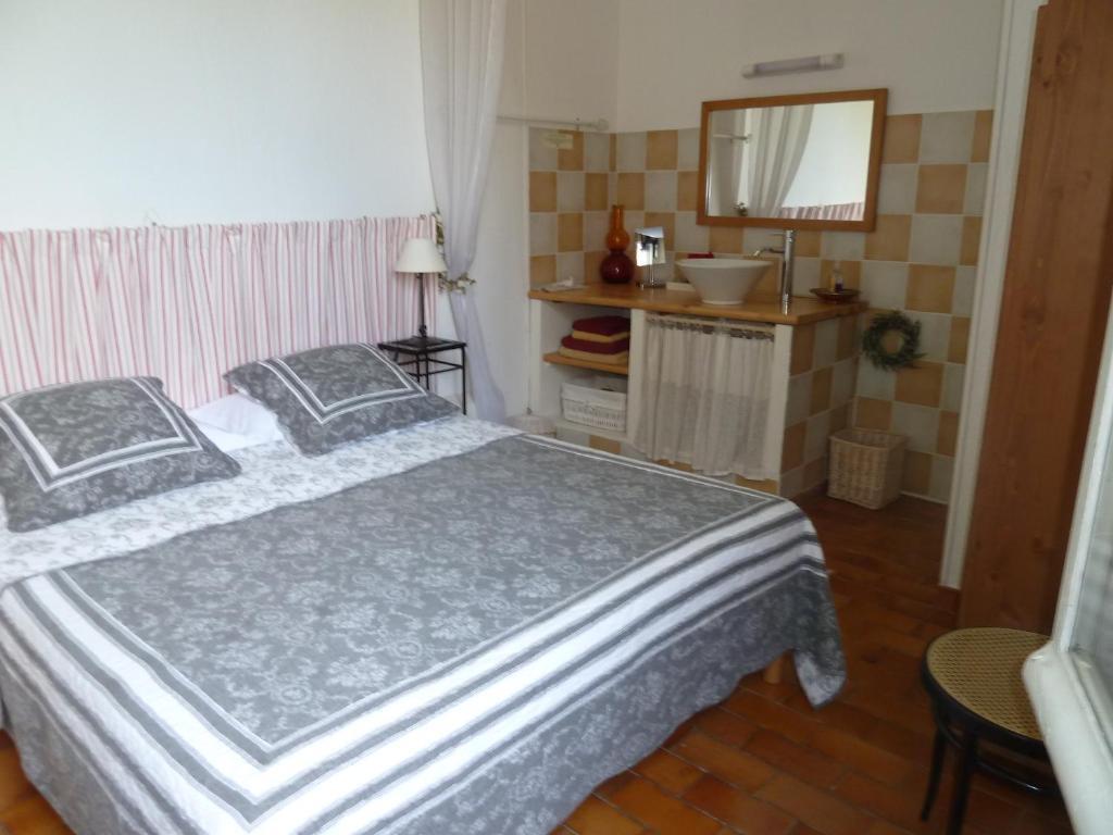 Mas De Valiguiere Hotel Saze  Quarto foto