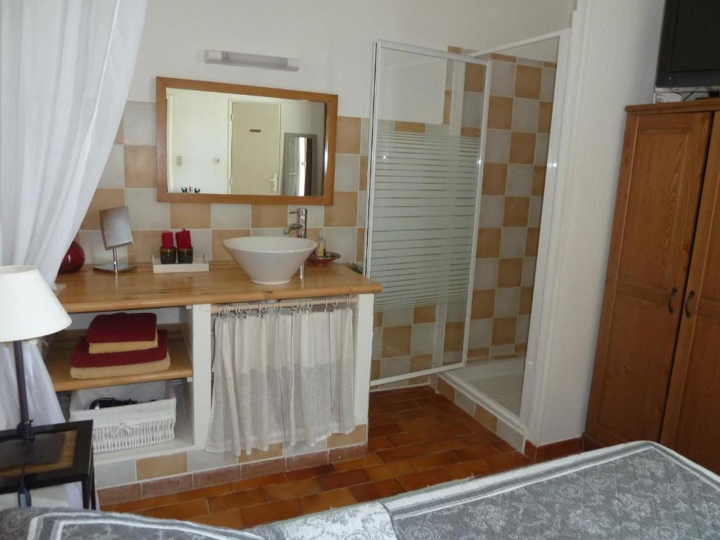 Mas De Valiguiere Hotel Saze  Quarto foto