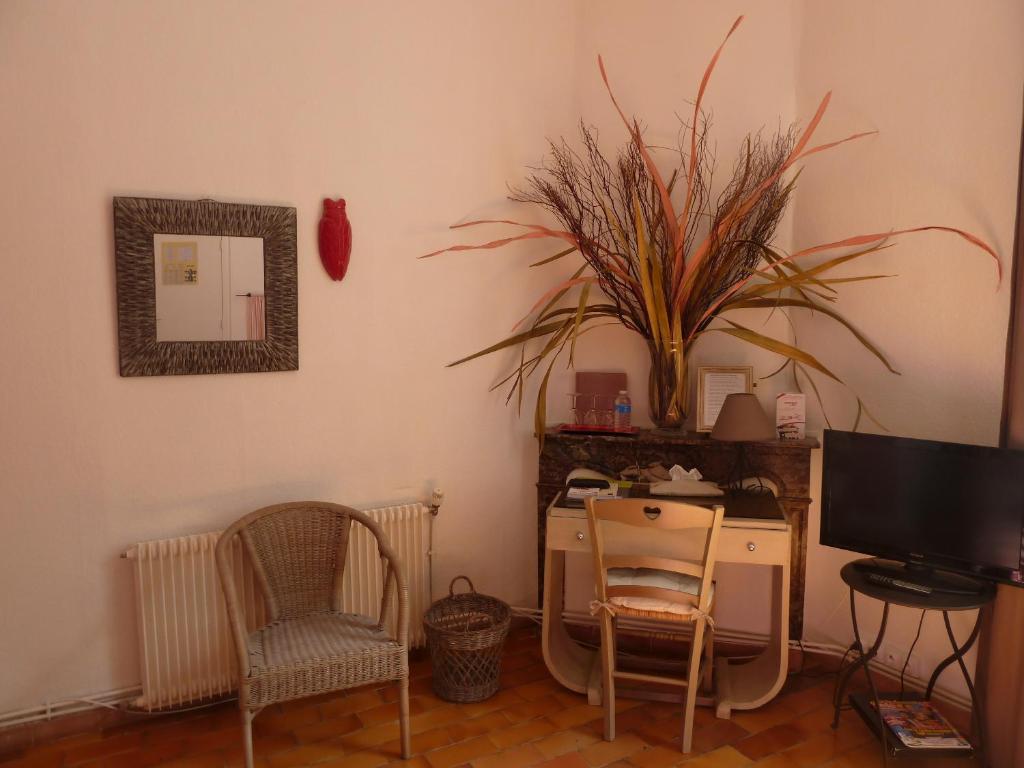 Mas De Valiguiere Hotel Saze  Quarto foto