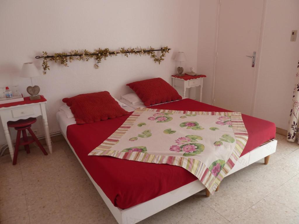 Mas De Valiguiere Hotel Saze  Quarto foto