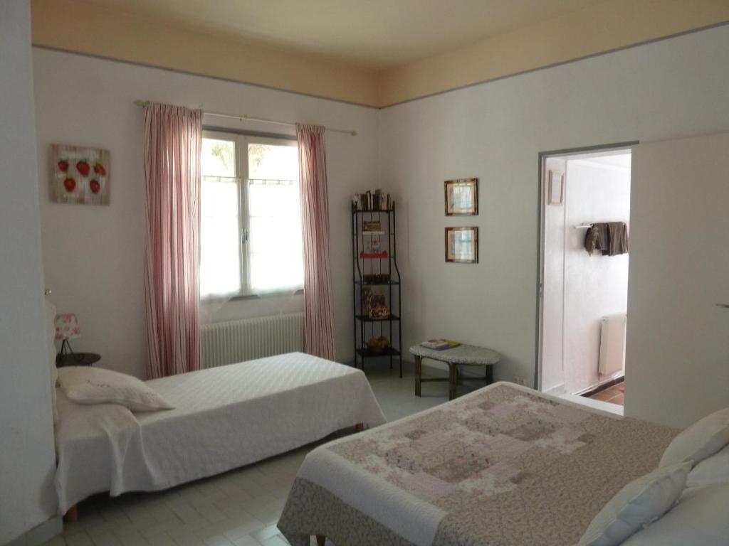 Mas De Valiguiere Hotel Saze  Quarto foto