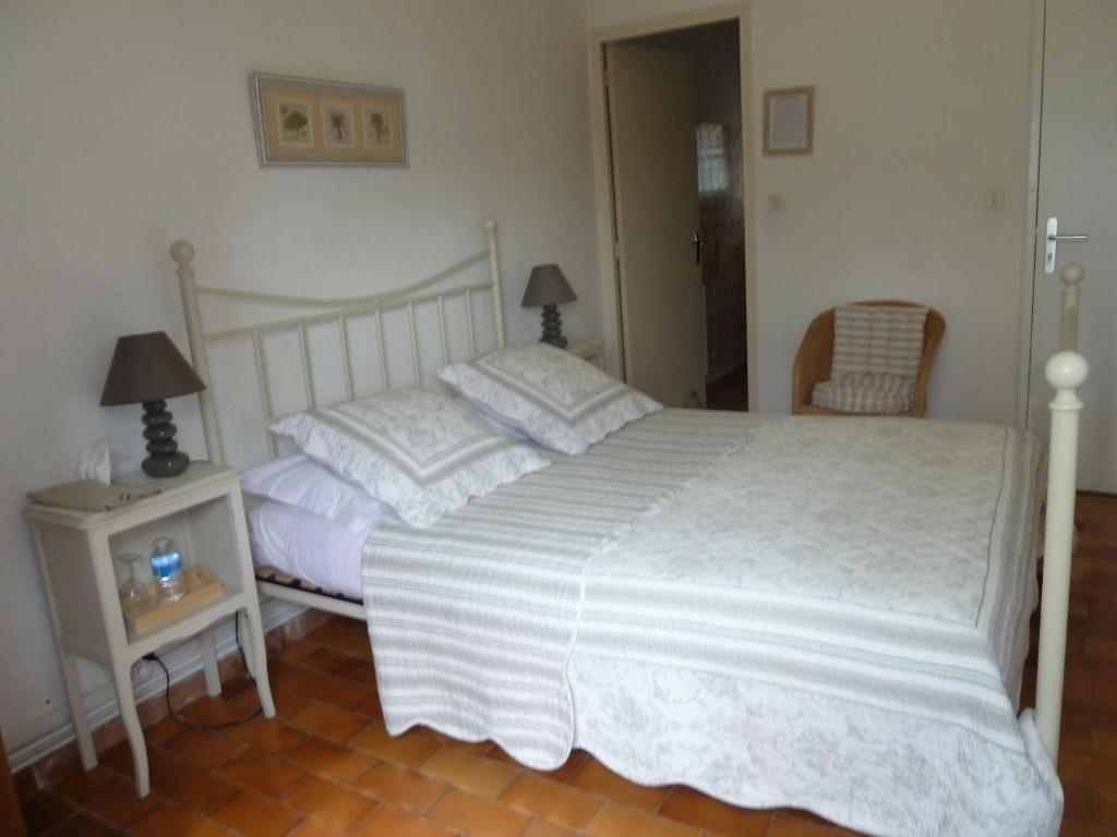Mas De Valiguiere Hotel Saze  Quarto foto